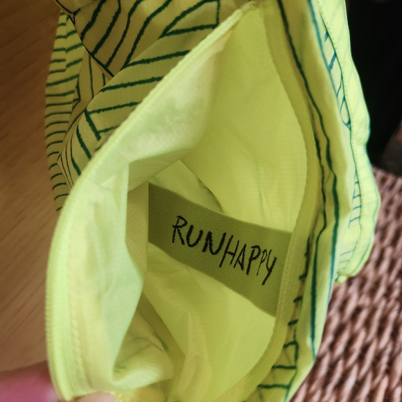 BROOKS RUN HAPPY DRIFT SHELL LIGHTWEIGHT WINDBREAKER JACKET SIZE MED WOMENS - Picture 8 of 10